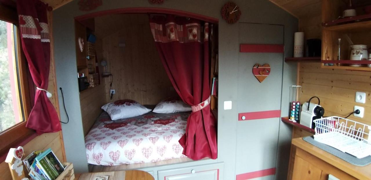 Roulotte Romantique Avec Piscine En Cevennes Monteils (Gard) エクステリア 写真